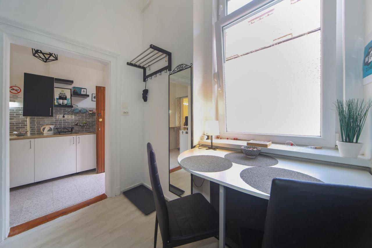 Cosy Studio Apartment With Airconditioner Будапеща Екстериор снимка